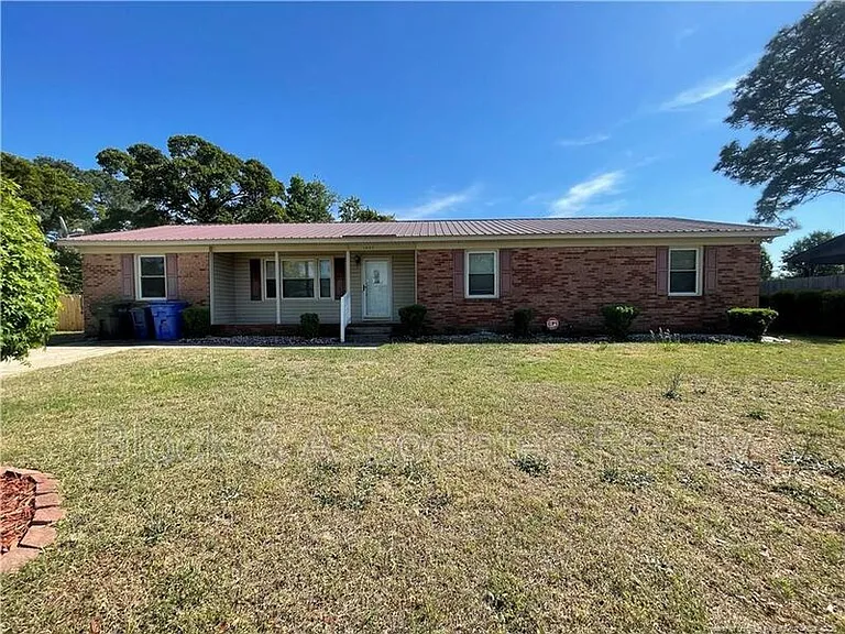 1927 Shiloh Dr — Photo 2
