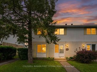1532 Beaverpond Dr #A, Ottawa, ON K1B 3R9