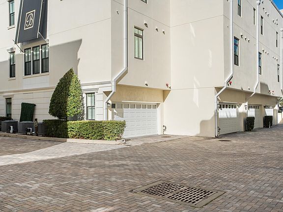 5th image of 658 Mariposa St