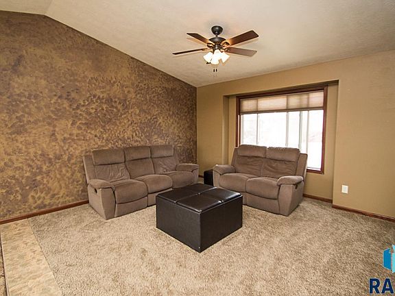 2nd image of 8601 W Laverne Wipf St