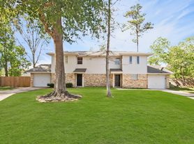 1600 Hazelwood St, Conroe, TX