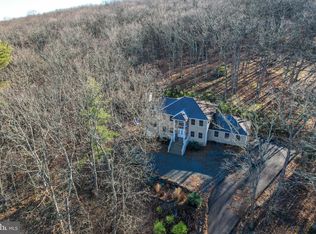 108 Horseshoe Ct, Lackawaxen, PA 18435