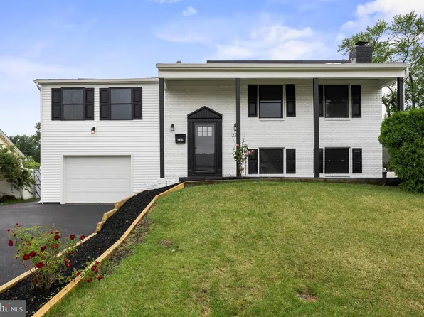 225 Evergreen Dr, Willingboro, NJ 08046