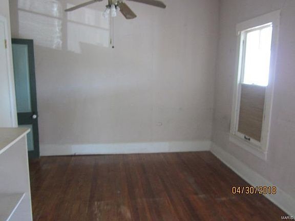 5th image of 318 Stewart St