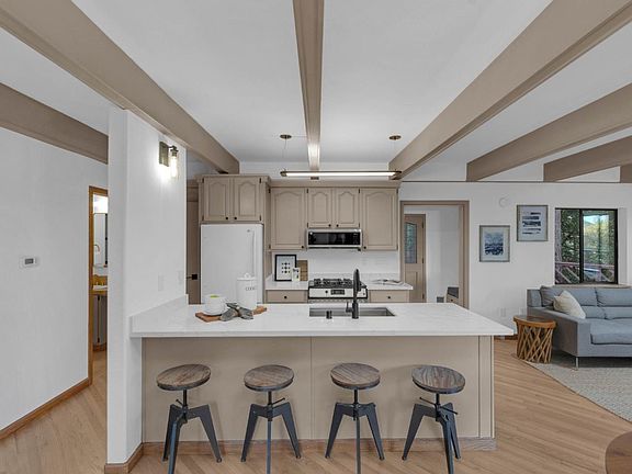 4th image of 10348 West Dr