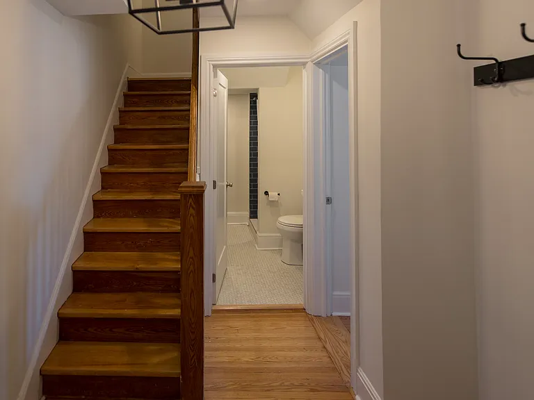 856 Bronson Ave — Photo 49