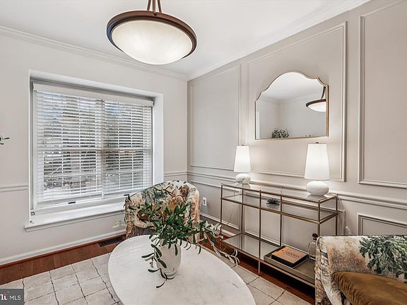 4th image of 2940 Oakborough Sq