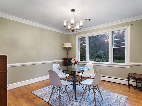 4th image of 2948 Scarsborough Dr