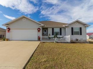 2301 Blueberry Dr, Lebanon, MO 65536