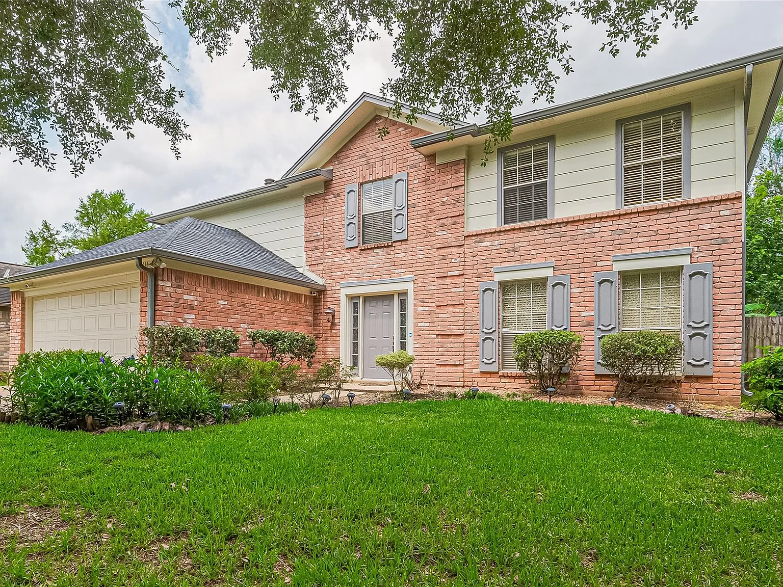 4 bed, 2.5 bath, 2356 sqft, $2,300 — Photo 3
