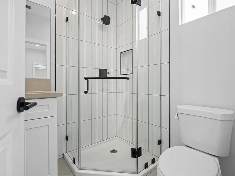 10900 Baird Ave — Photo 14