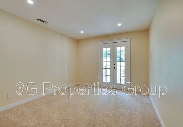 3937 Valley View Ln — Photo 18