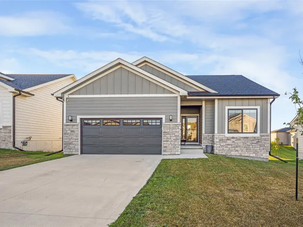 18080 Alpine Dr, Clive, IA 50325