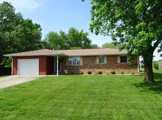 1606 Dain Dr, Carmi, IL 62821