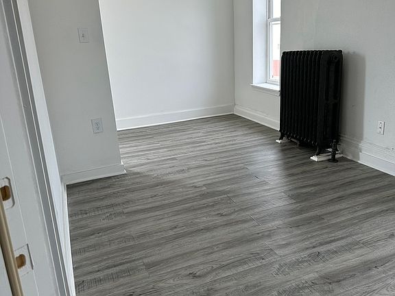 2nd image of 3902 Elm St APT 1