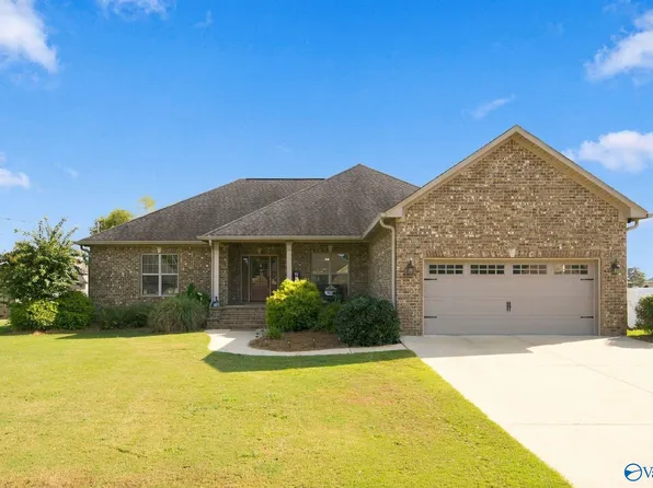 135 Cottonwood Cir, Gadsden, AL 35901