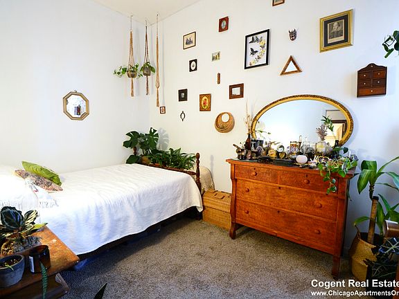3rd image of 1734 W North Ave #2R