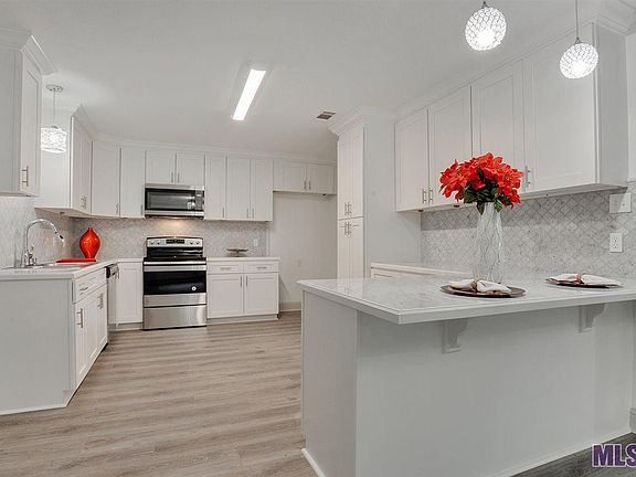 2nd image of 462 Thornwood Dr