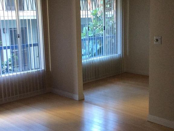 4th image of 928 6th St APT 5