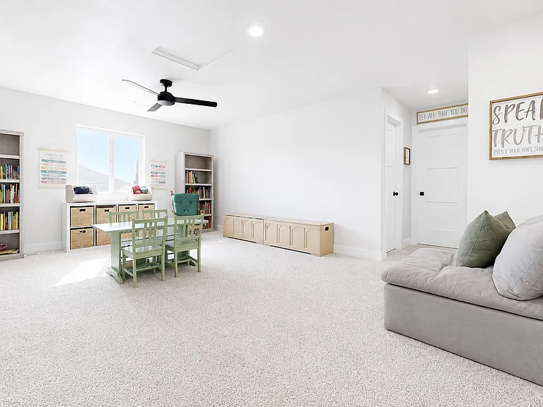 1127 E 4240 N — Photo 35