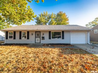 2004 Sheridan Rd, Pekin, IL 61554