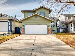 283 Macewan Dr NW, Calgary, AB T3K 3W5