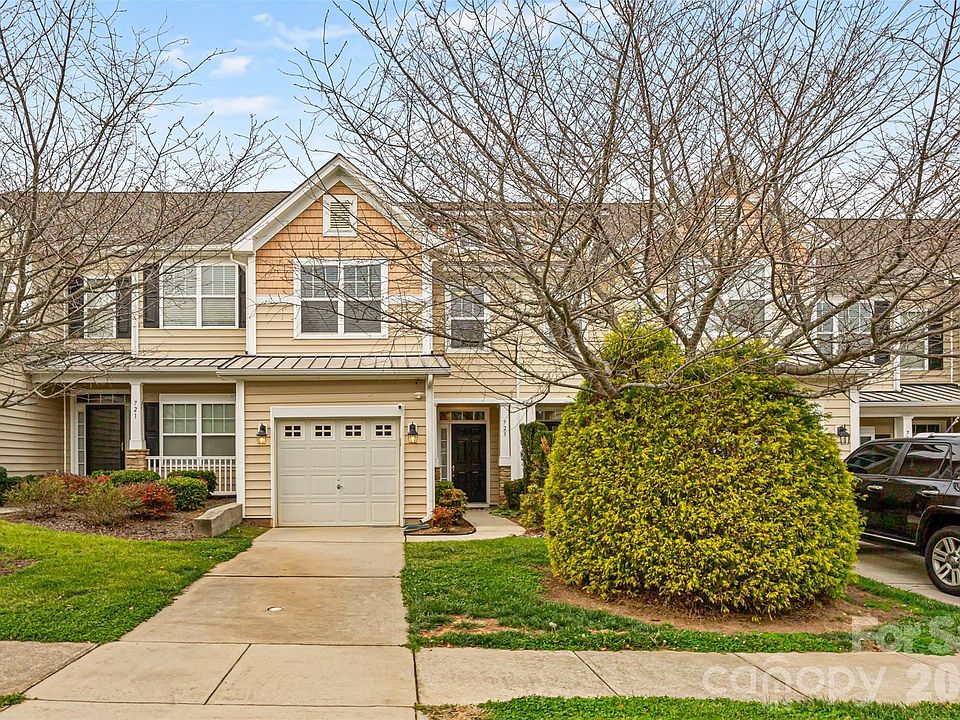 1st image of 723 Winding Way