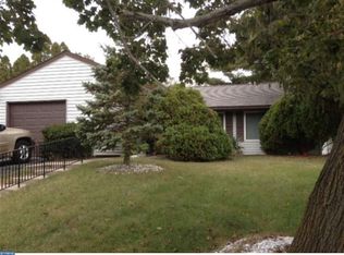 8 Parkhill Ln, Sicklerville, NJ 08081