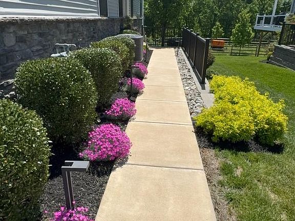 3rd image of 49 Tradesville Dr