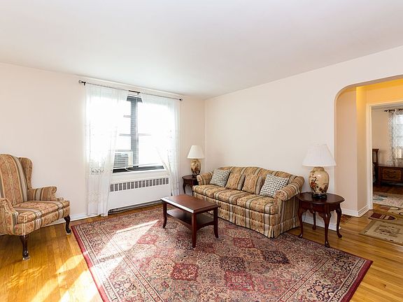 4th image of 22-09 78th St #3E