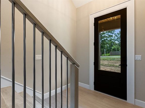 5th image of 262 Kinross Dr