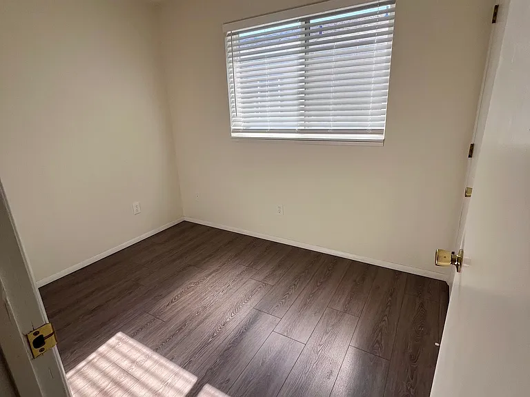 1322 Chestnut St — Photo 9