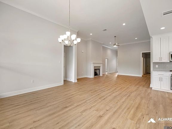 5th image of 10656 Deric Ave