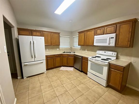 5th image of 980 Oak Lynn Dr