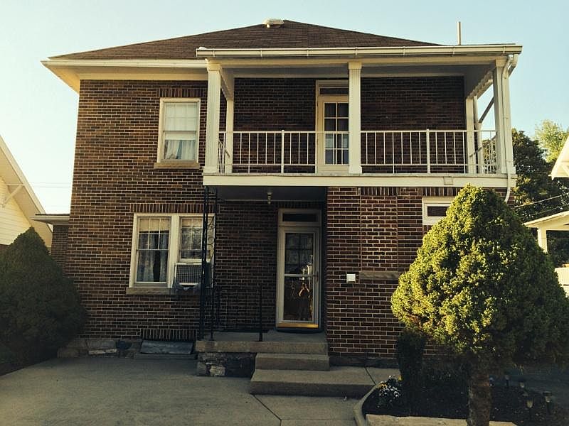 2nd image of 120 Lakin Ave
