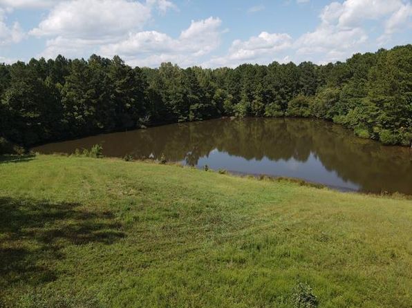 915 Siloam Church Rd, Greenwood, SC 29646