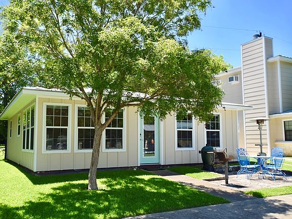 2nd image of 113 Cabana Ln