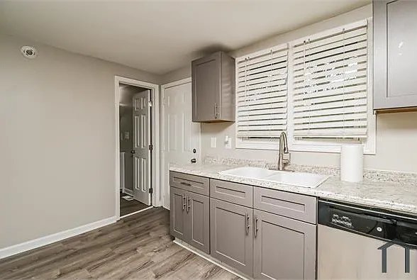 1097 Smith St SW — Photo 4