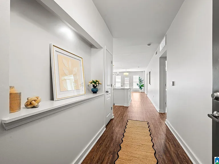 401 20th St #302 — Photo 3