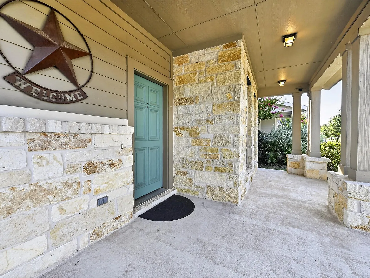 3 bed, 2.5 bath, 2015 sqft, $2,950 — Photo 4