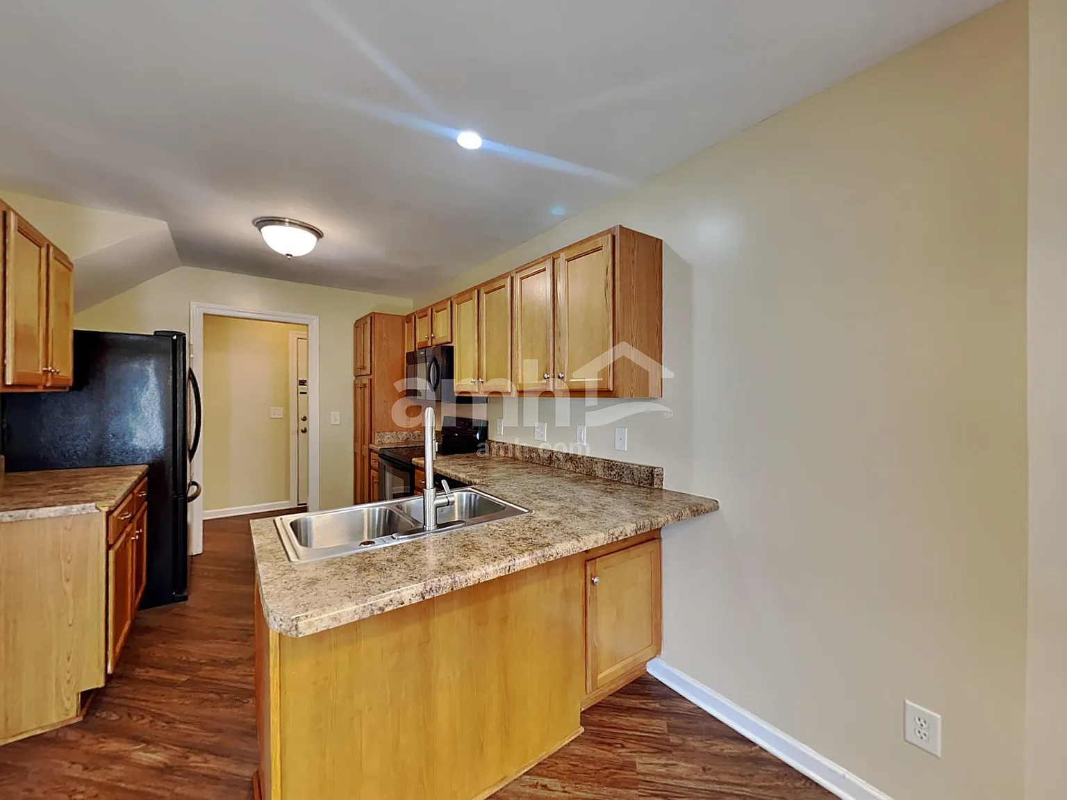 4 bed, 2.5 bath, 2183 sqft, $2,430 — Photo 3