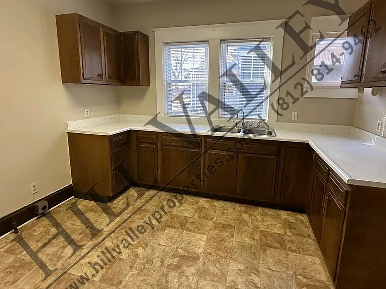 427 Washington Ave — Photo 5
