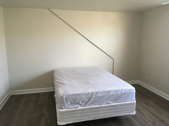 3rd image of 2329 Scoville Ave #2