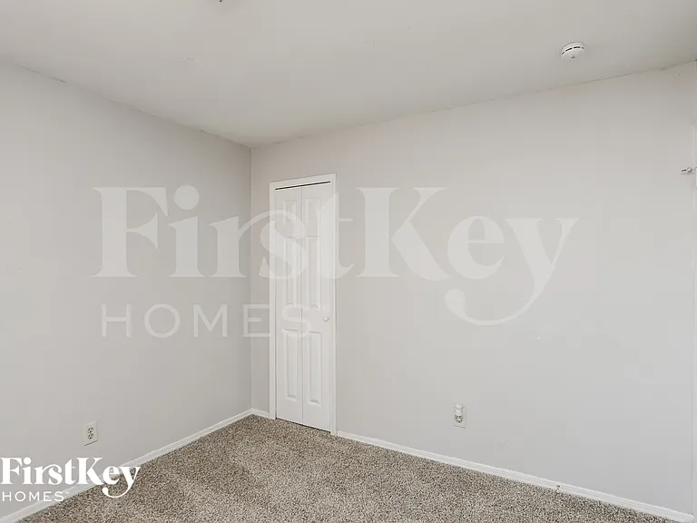 608 Nora Ln — Photo 10