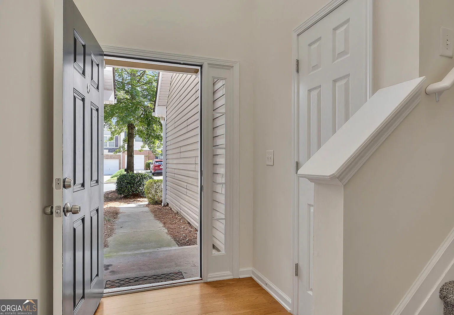 3 bed, 2.5 bath, 1863 sqft, $2,200 — Photo 3