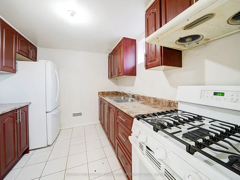 5 Claresholme Dr — Photo 11