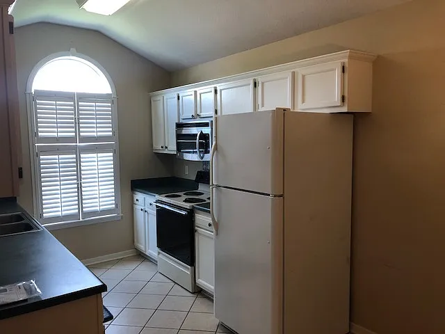 310 Evergreen Way — Photo 4