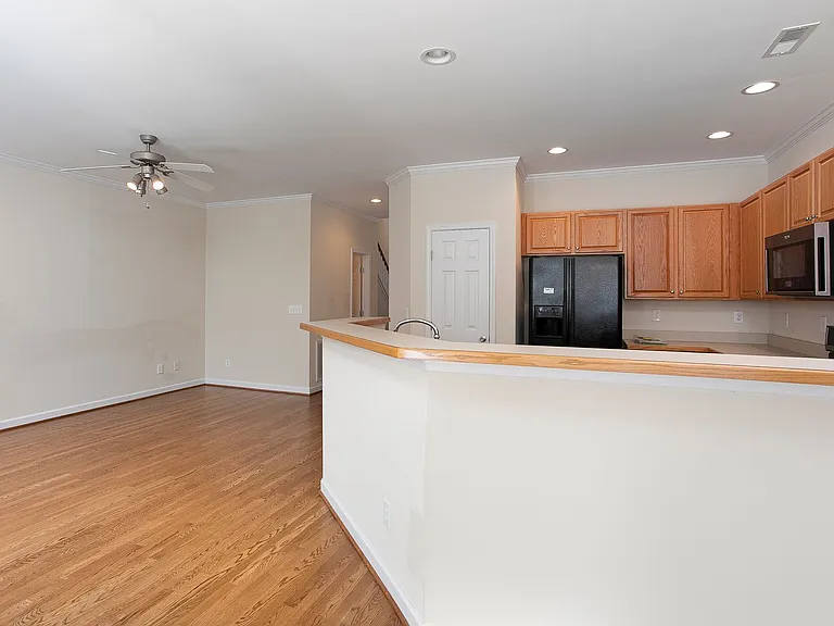 813 Saratoga Dr — Photo 7