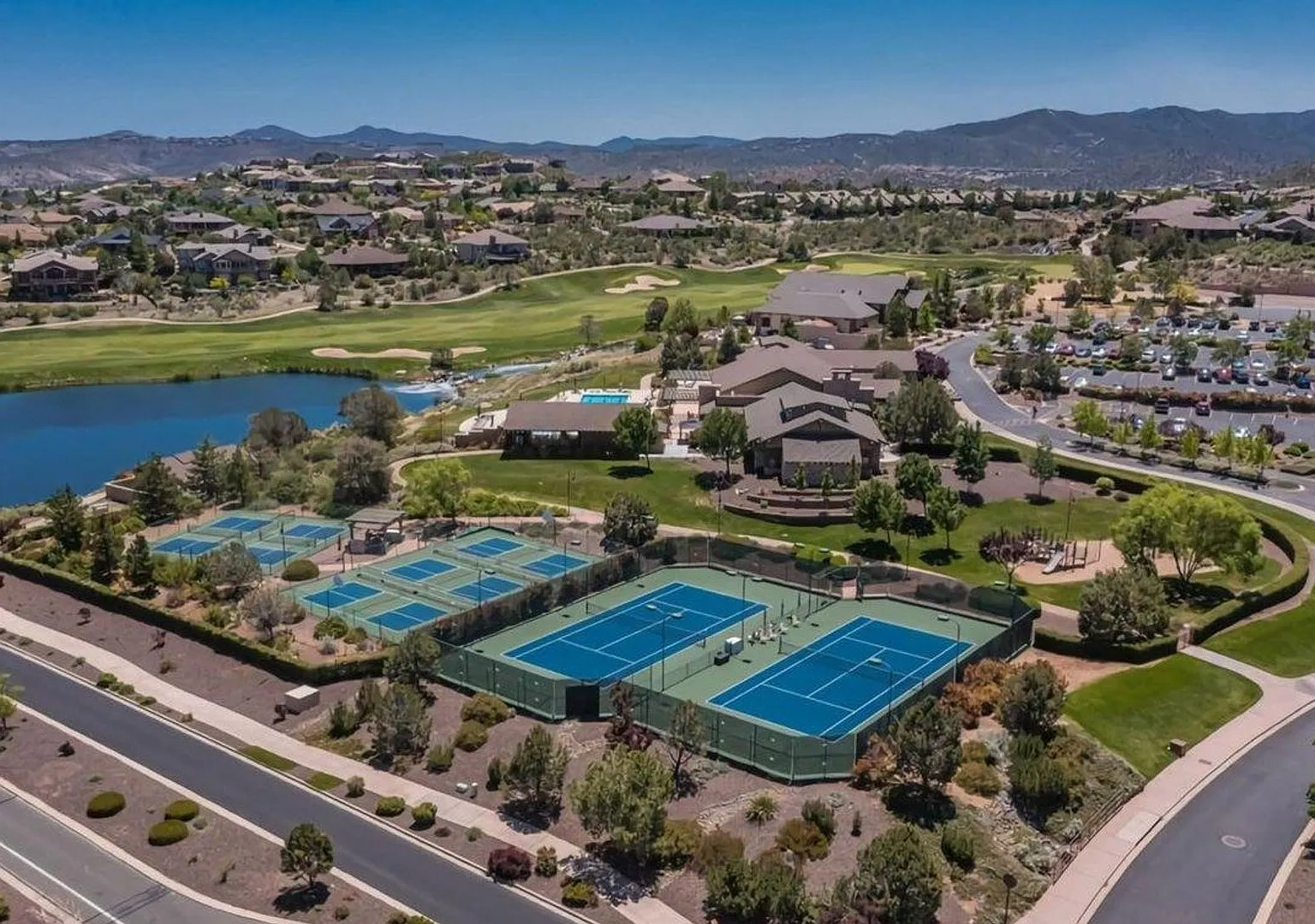Beautiful New Home in Prescott Ranch — Photo 2