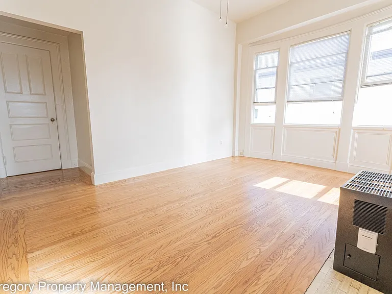 1809 Central — Photo 3